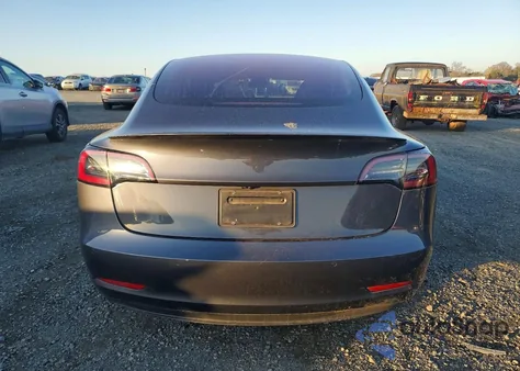 2018 Tesla Model 3 z USA, uszkodzony, nr VIN 5YJ3E1EA0JF023724
